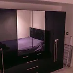 Whole Two Bed, One Bedroom With Riverside View - Secure Parking - Close To Centre And Old Trafford *