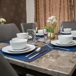 Daire Modern & Spacious 4 Bedroom In