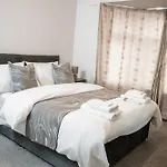 Modern & Spacious 4 Bedroom In * Manchester
