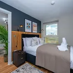 Apartamento Luxury Waterfront 2br - Free Gym Access & Parking
