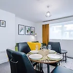 Stylish 2 Bedroom, 2 Bathroom With Free Parking Apartmán Manchester