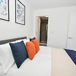 Modern 2 Bedroom In W Balcony *