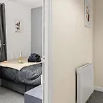 Arosa Escape- Modern2 Bed Suite,sleeps 5,free Parking,ps4,kingbed,wifi,near Christies Lejlighed