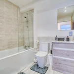 Executive With Sleek Modern Aesthetic شقة مانشستر