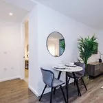 Stylish 1br Near Centre Salford Апартаменты Манчестер