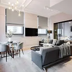 Walk To Chinatown &theatres * Manchester