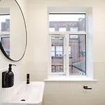 Serge At The Heim * Μάντσεστερ