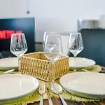 Apartmán Stylish 2 Bedroom, 2 Bathroom With Free Parking