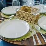 Stylish 2 Bedroom, 2 Bathroom With Free Parking Apartmán