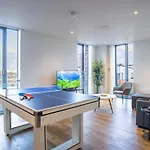 Centre Apartment, Pool Table *
