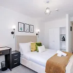 Apartmán Stylish 2 Bedroom, 2 Bathroom With Free Parking