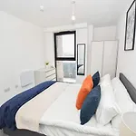Modern 2 Bedroom In W Balcony