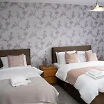 Modern & Spacious 4 Bedroom In Apartmán *