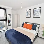 Modern 2 Bedroom In W Balcony Apartmán