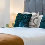 Appartement Modern 1-bed Centre Flat - Balcony & Parking