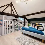 Spacious Location For Families Walk To *