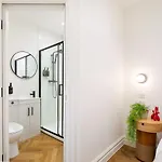 Serge At The Heim Διαμέρισμα