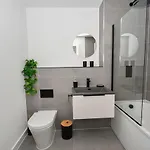 Apartmán Modern 2 Bedroom In W Balcony *