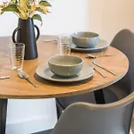 Appartement Modern 1-bed Centre Flat - Balcony & Parking *