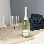 Arosa Escape- Modern2 Bed Suite,sleeps 5,free Parking,ps4,kingbed,wifi,near Christies Manchester