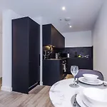 Cosy 1br Near Media & Centre شقة مانشستر