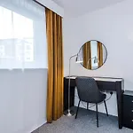 Stylish 2 Bedroom, 2 Bathroom With Free Parking