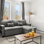 Arosa Escape- Modern2 Bed Suite,sleeps 5,free Parking,ps4,kingbed,wifi,near Christies