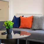 아파트 Spacious 3 Bedroom House For Single & Group Upto 10 Guests And Free Parking For 3 Cars 맨체스터