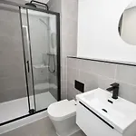 Modern 2 Bedroom In W Balcony * Manchester