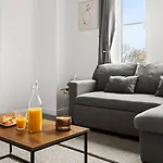 Arosa Escape- Modern2 Bed Suite,sleeps 5,free Parking,ps4,kingbed,wifi,near Christies Lejlighed *
