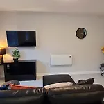 Apartment 2 Bedroom In Manchester-sleeps 6-near Coop Live & Etihad With Free Parking *