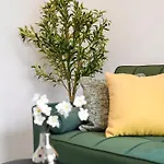 Appartamento Spacious 3 Bedroom House For Single & Group Upto 10 Guests And Free Parking For 3 Cars *