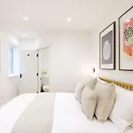 Serge At The Heim Διαμέρισμα