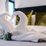 Cosy 1br Near Media & Centre