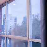 Апартаменты Whole Two Bed, One Bedroom With Riverside View - Secure Parking - Close To Centre And Old Trafford