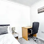 Apartmán Deluxe 4-bed Near Etihad Stadium & C0-0p Arena, Sleeps 9