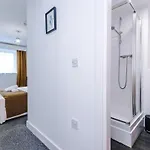 Stylish 2 Bedroom, 2 Bathroom With Free Parking Manchester