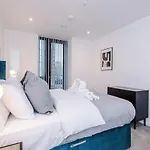 Апартаменты Stylish 1br Near Centre Salford Манчестер