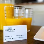 Arosa Escape- Modern2 Bed Suite,sleeps 5,free Parking,ps4,kingbed,wifi,near Christies Apartmán