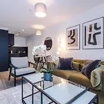 Cosy 1br Near Media & Centre شقة مانشستر