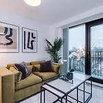 Cosy 1br Near Media & Centre شقة