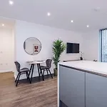 Апартаменты Stylish 1br Near Centre Salford *
