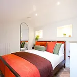 Nap At The Heim * מנצ'סטר