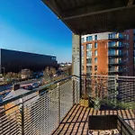 Stylish Mcr 1br Etihad Coop Live Parking Apartmán