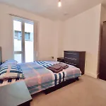 Modern Near Oxford Road, Centre דירה *