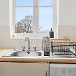 Arosa Escape- Modern2 Bed Suite,sleeps 5,free Parking,ps4,kingbed,wifi,near Christies Apartmán