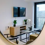 Cosy 1br Near Media & Centre شقة