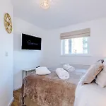Stylish Mcr 1br Etihad Coop Live Parking Apartmán