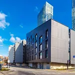 Апартаменты Stylish 1br Near Centre Salford Манчестер