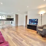 Modern Near Oxford Road, Centre *